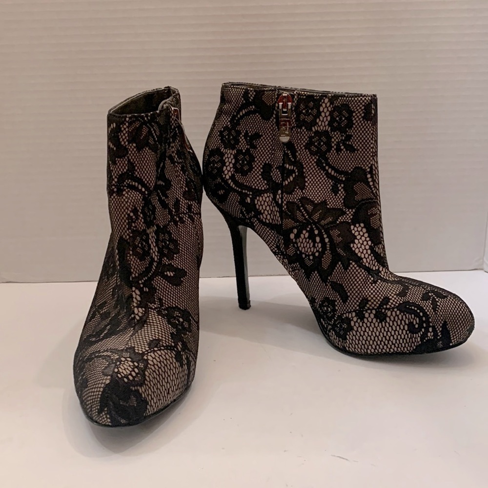Anne Taylor Loft Black And Tan Lace Elle Round Toe Booties -Size 6.5